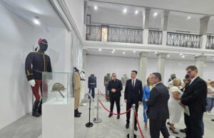 Uniforme koje pričaju priče o slobodi: Otvorena izložba o hrabrosti srpskog vojnika Otvorena izložba o hrabrosti srpskog vojnika