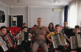Niš ima najboljeg profesora u regionu – Predrag Jovanović finalista svetskog takmičenja u Dubaiju (VIDEO) Predrag Jovanović i učenici Muzičke škole u Nišu