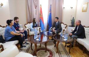 Mladi niški sportisti gosti Gradske kuće posle uspeha na Evropskom olimpijskom festivalu mladih Prijem u gradskoj kući