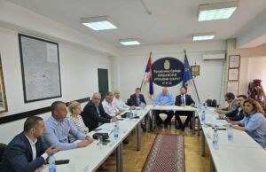 Ministarstvo za ljudska i manjinska prava održalo društveni dijalog u Nišu Radni sastanak sa načelnikom Petrom Babovićem i predstavnicima opština iz okruga