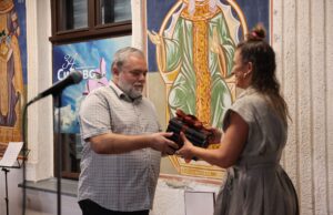 Međunarodna književna kolonija Sićevo potvrdila značaj u regionalnom kulturnom prostoru Srđan Savić uručenje knjiga