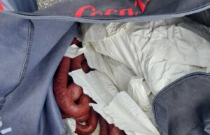 Pola tone Sudžuka i 35 svečanih haljina otkriveno u autobusu kod Vranja – zaplenjena roba vredna 15.000 evra Sudžuk