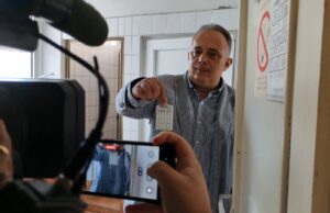 Počelo testiranje na narkotike u niškoj skupštini. Predsednik prof. dr Igor Novaković prvi uradio test Testiranje na narkotike prog. dr Igor Novaković