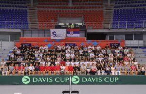 Niški gimnazijalci posetili srpske tenisere u Čairu pred meč sa Turskom Volonteri i gimnazijalci