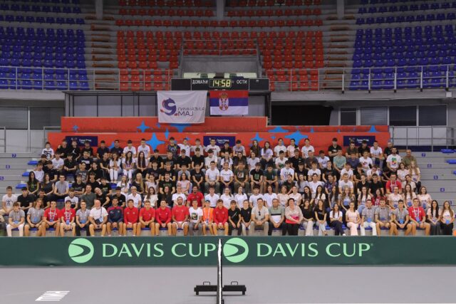 Volonteri i gimnazijalci