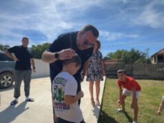 Pokret za narod i državu uručio pomoć sedmočlanoj porodici iz Vrtišta Donacija sedmočlanoj porodici