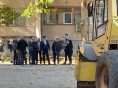 Asfaltira se prostor između zgrada u Bledskoj Asfaltiranje Bledske 2 i 4