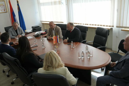 Bratimljenje gradova: Niš i Danilovgrad otvaraju vrata saradnji Delegacije Danilovgrada u Skupštini grada Niša