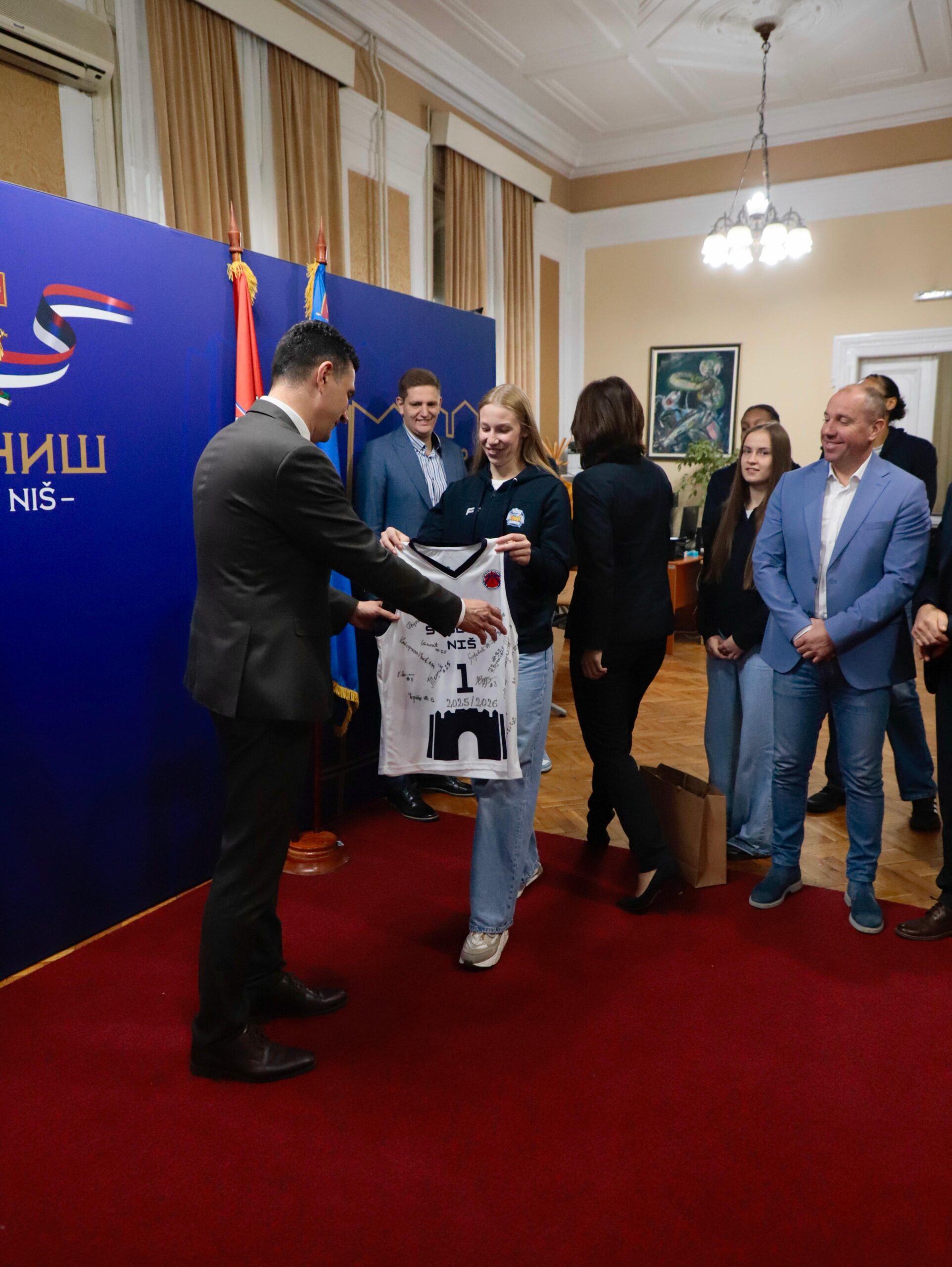 Dres za gradonačelnika od košarkašica UŽKK Student