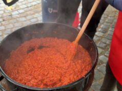 Miris pečene paprike obavio Nišku tvrđavu: Druga ajvarijada vratila duh tradicije, domaćice otkrile „savršen“ recept Druga ajvarijada