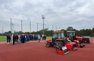 Radnički Niš dobio mašine za održavanje terena od FSS Mašine za održavanje terena