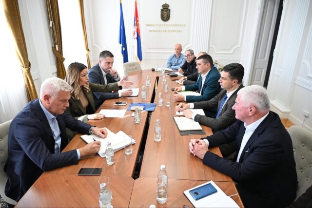 Ministarka Mesarović sa gradonačelnikom Pavlovićem i izvođačima o izmeštanju Suvodolskog potoka