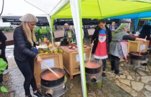 Takmičenje u pripremi zimnice 11. oktobra ispred Beogradske kapije Naj zimnica