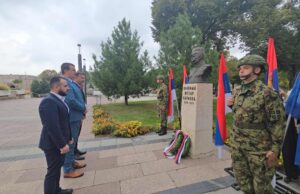 Obeležena 107. godišnjica od oslobođenja Niša u Prvom svetskom ratu Polaganje venaca na spomenik Petru Bojoviću