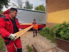 Pokret za narod i državu obezbedio novi krov za devetočlanu porodicu Radenković Pomoć porodici Radenković