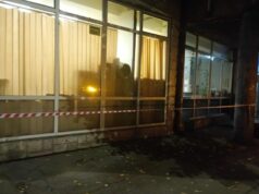 Postavljene trake ispred zgrade RFZO – Grad Niš upozorava na opasnost po bezbednost građana Postavljanje trake ispred zgrade RFZO - Grad Niš upozorava na opasnost