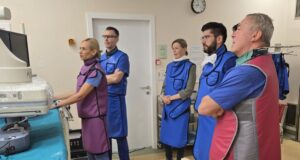 U Kliničkom centru uspešno izvedena procedura zatvaranja moždane aneurizme novom tehnologijom Procedura zatvaranja moždane aneurizme novom tehnologijom