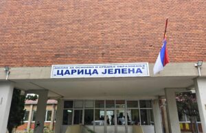 Pao deo plafona u školi Carica Jelena u Nišu Škola za osnovno i srednje obrazovanje Carica Jelena u Nišu