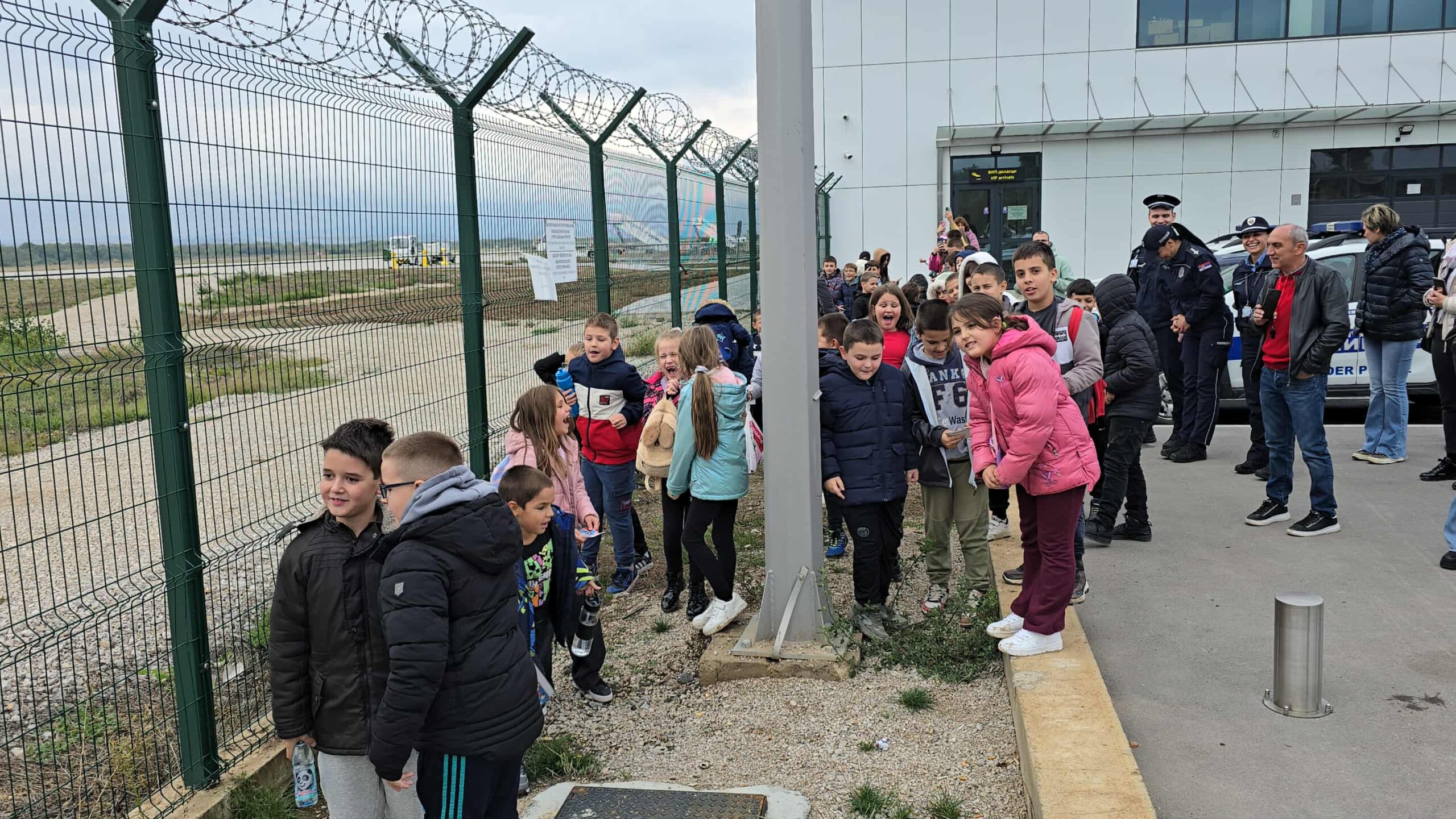 Sletanje aviona radost mališana iz Gabrovca 