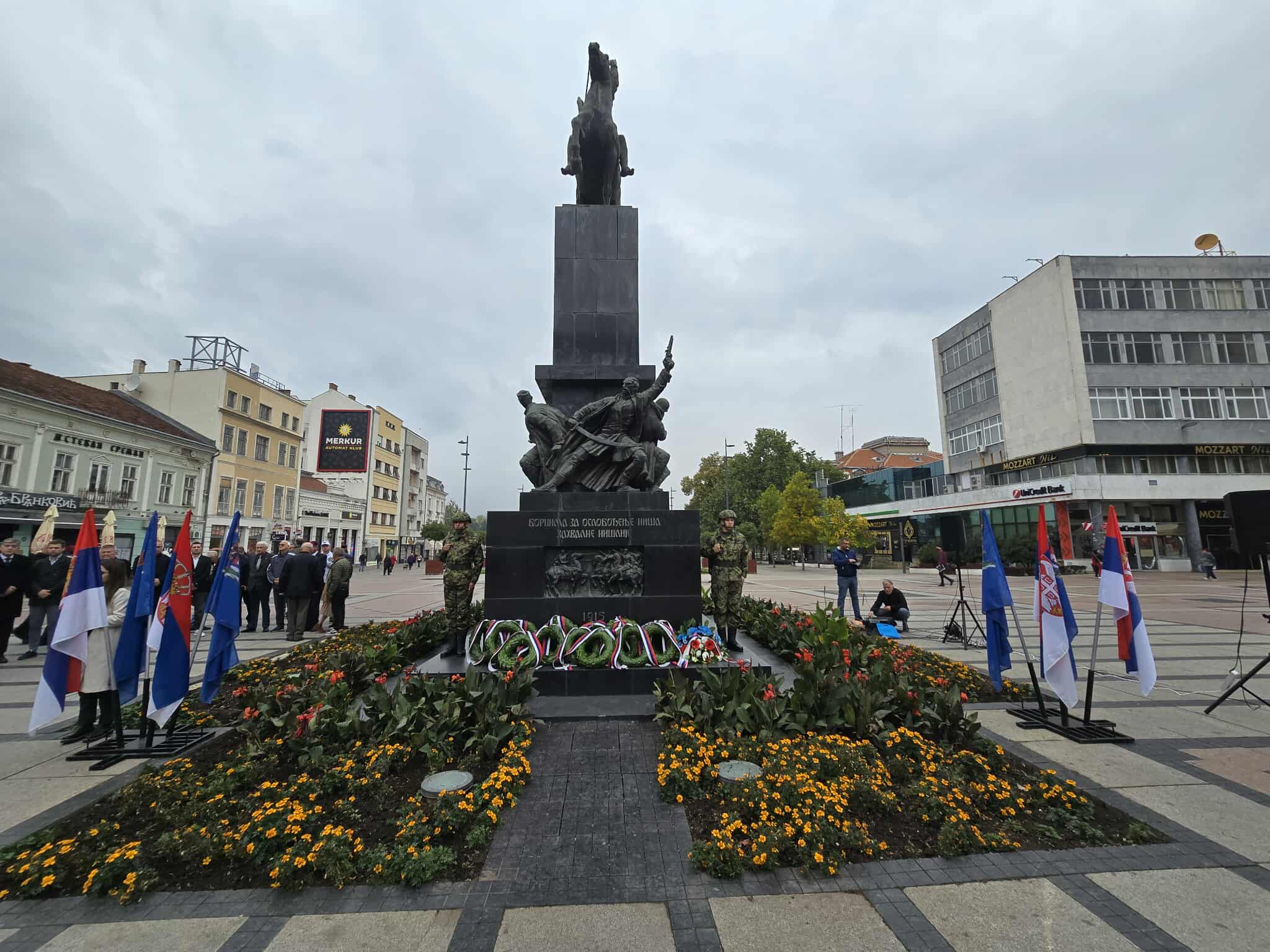 Spomenik oslobodiocima na Trgu kralja Milana