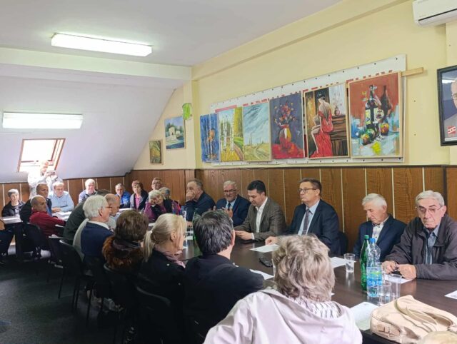 Tribina u prostorijama Trećeg doba u Nišu Tribina u prostorijama Trećeg doba u Nišu