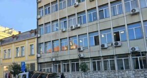 Uklonjene skele sa zgrade PIO fonda i RFZO-a Uklonjene skele sa zgrade PIO fonda i RFZO-a