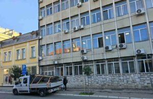 Uklonjene skele sa zgrade PIO fonda i RFZO-a Uklonjene skele sa zgrade PIO fonda i RFZO-a