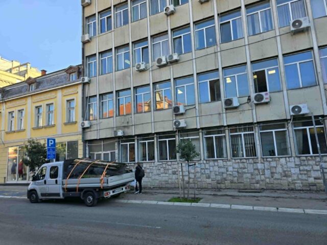 Uklonjene skele sa zgrade PIO fonda i RFZO-a