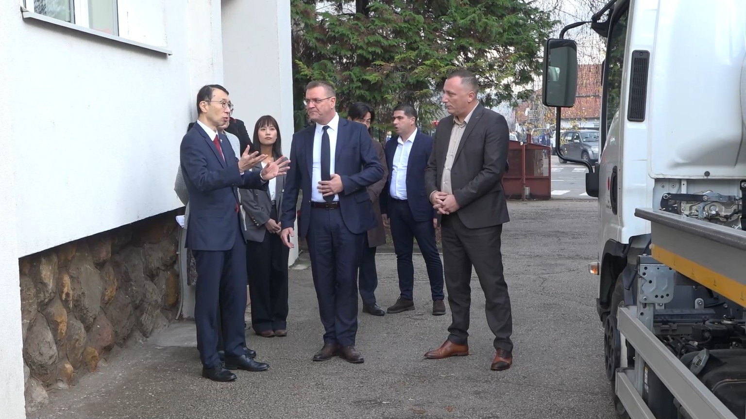 Ambasador Japana uručio autocisternu za vodu Opštini Bela Palanka Ambasador Japana uručio autocisternu za vodu Opštini Bela Palanka