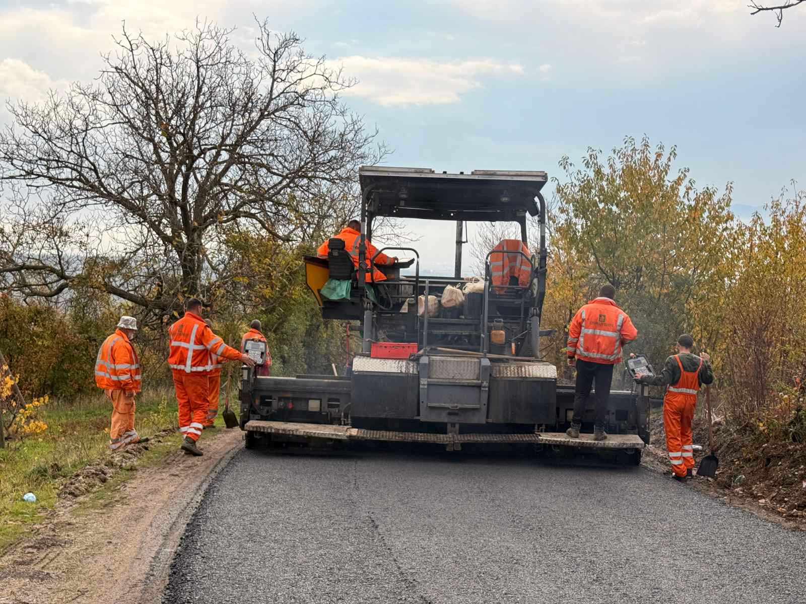 Asfaltiranje puta od Čegra prema Donjem Matejevcu Asfaltiranje puta od Čegra prema Donjem Matejevcu