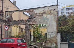 Obrušio se lokal na Obilićevom vencu, jedan deo uklonjen ali zbog restitucije nije moguće ukloniti kompletan objekat