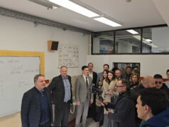 Ministar prosvete ipak u Nišu: Posetio Gradsku kuću i ETŠ „Mija Stanimirović” Ministar Ministar prosvete Dejan Vuk Stanković na času u ETŠ Mija Stanimirović