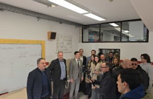 Ministar prosvete ipak u Nišu: Posetio Gradsku kuću i ETŠ „Mija Stanimirović” Ministar Ministar prosvete Dejan Vuk Stanković na času u ETŠ Mija Stanimirović