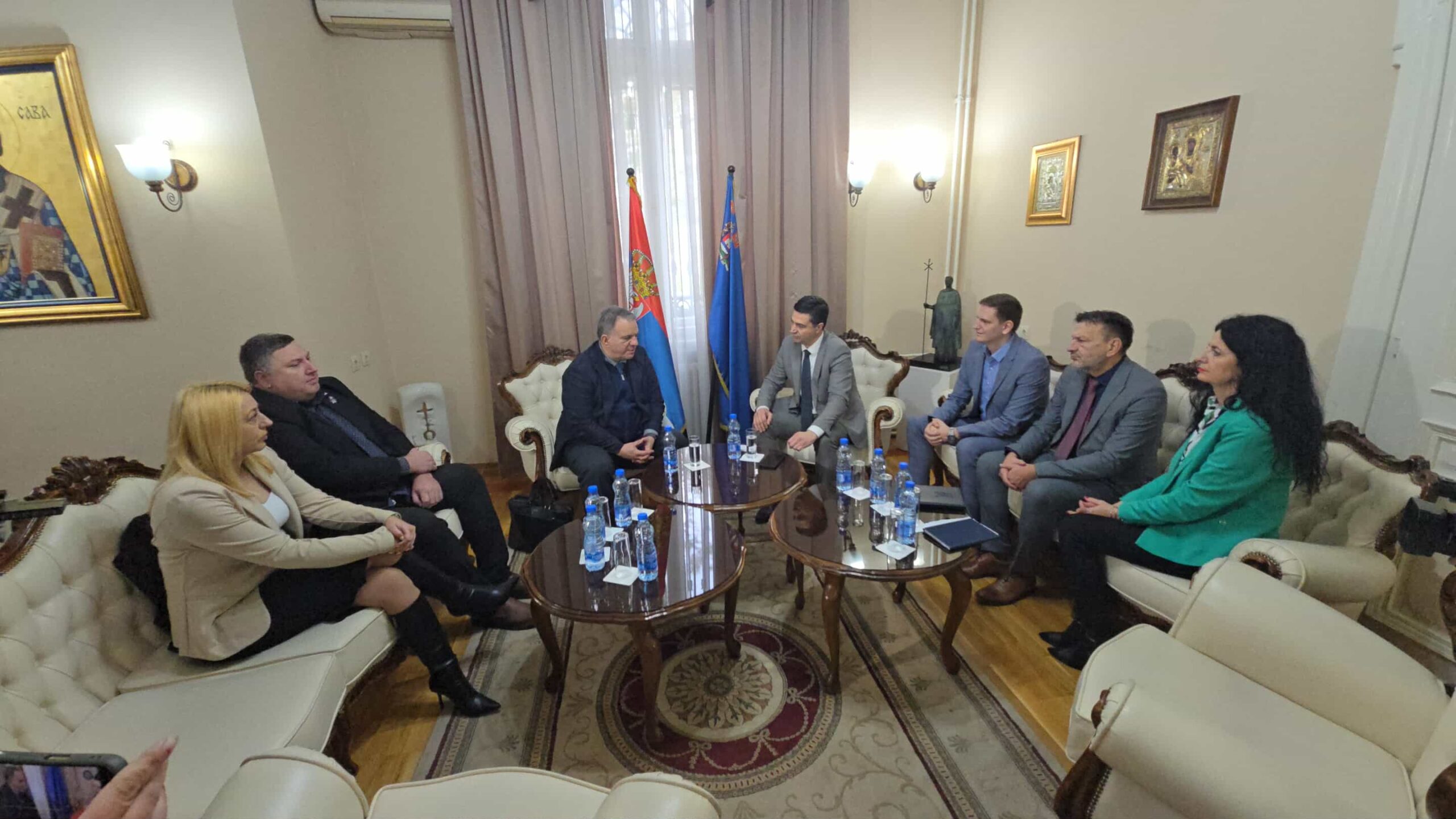 Ministar prosvete Dejan Vuk Stanković sa gradskim rukovodstvom grada Niša