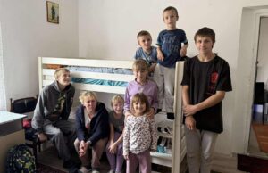 Majka sedmoro dece plače nad praznim frižiderom: „NEKADA NEMAM NI HLEB DA IM DAM“ Porodica Stanojević