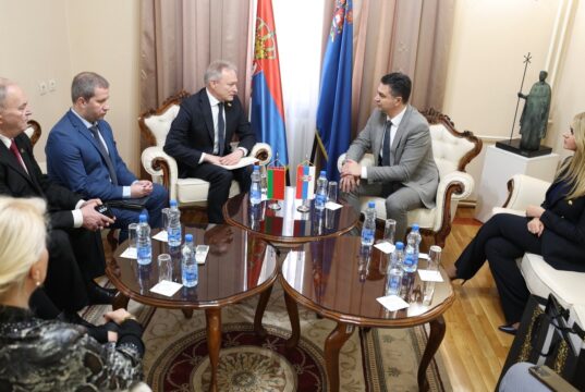 Niš i Belorusija jačaju partnerske veze: najavljena saradnja u kulturi, privredi i obrazovanju Prijem za delegaciju Belorusije