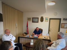 Za Lazarevića skup ispred Radona okupacija i politička predstava zborova koji žele da uteruju strah Sastanak užeg rukovodstva Instituta Niška Banja