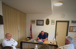 Za Lazarevića skup ispred Radona okupacija i politička predstava zborova koji žele da uteruju strah Sastanak užeg rukovodstva Instituta Niška Banja