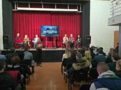 Tribina „Nevidljivi lanci“ o zaštiti dece od digitalnog nasilja i trgovine ljudima održana u Nišu Tribina pod nazivom Nevidljivi lanci