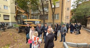 Uređuje se međublokovski prostor između zgrada u Katićevoj Uređenje međublokovskog prostor između zgrada u Katićevoj ulici