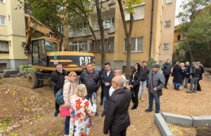 Uređuje se međublokovski prostor između zgrada u Katićevoj Uređenje međublokovskog prostor između zgrada u Katićevoj ulici