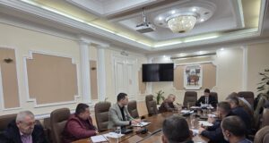 Zasedao Štab zimske službe: Niš raspolaže sa 11 kamiona sa raonicima i preko 2.200 tona soli Zasedao Štab zimske službe