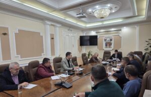 Zasedao Štab zimske službe: Niš raspolaže sa 11 kamiona sa raonicima i preko 2.200 tona soli Zasedao Štab zimske službe