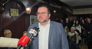 Dr Milan Lazarević odgovorio ZLF-u: Kako vam ne smeta grb američke vojske u državnoj bolnici, a smeta srpska vojska doc. dr Milan Lazarević