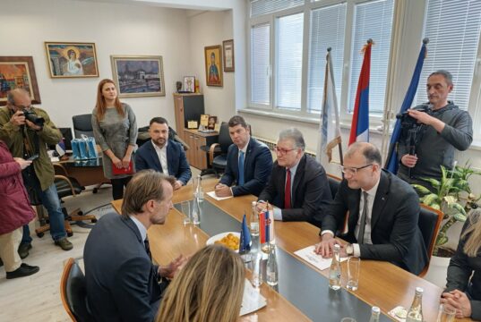 Ambasador EU u Srbiji Andreas fon Bekerat posetio GO Medijana Ambasador EU u Srbiji Andreas fon Bekerat posetio GO Medijana