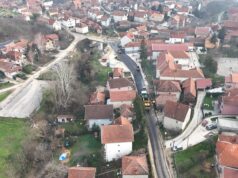Glavna ulica u Gabrovcu dobila prvi sloj asfalta, a građani priključke za kanalizaciju Asfaltiranje Gabrovca
