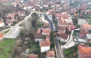 Glavna ulica u Gabrovcu dobila prvi sloj asfalta, a građani priključke za kanalizaciju Asfaltiranje Gabrovca