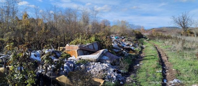 Divlja deponija u Malči