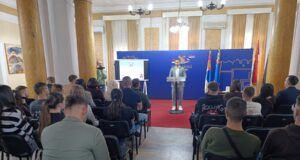 Mladi iz Niša i Sjenice grade poverenje i ruše predrasude kroz projekat POMAK Dušan Ćirać pozdravna reč dobrodošlice