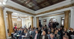 Planirani budžet za 2026. godinu – 21,1 milijarda. Pavlović: Besplatan prevoz i udžbenici ostaju, budžet po meri građana Javna rasprava o budžetu